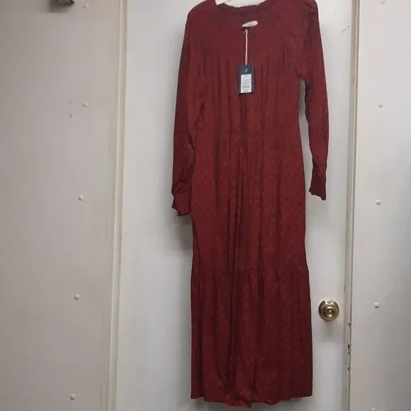 Red dress - Picture 2 of 4